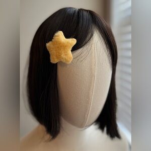 Fluffy furry star hair clip, new, smoke free, pet free
